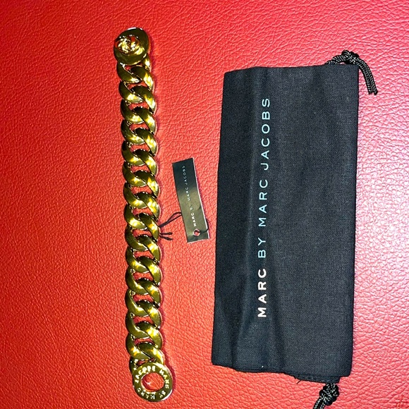 Marc by Marc Jacobs gold tone bracelet with dust bag NWT - Picture 5 of 6